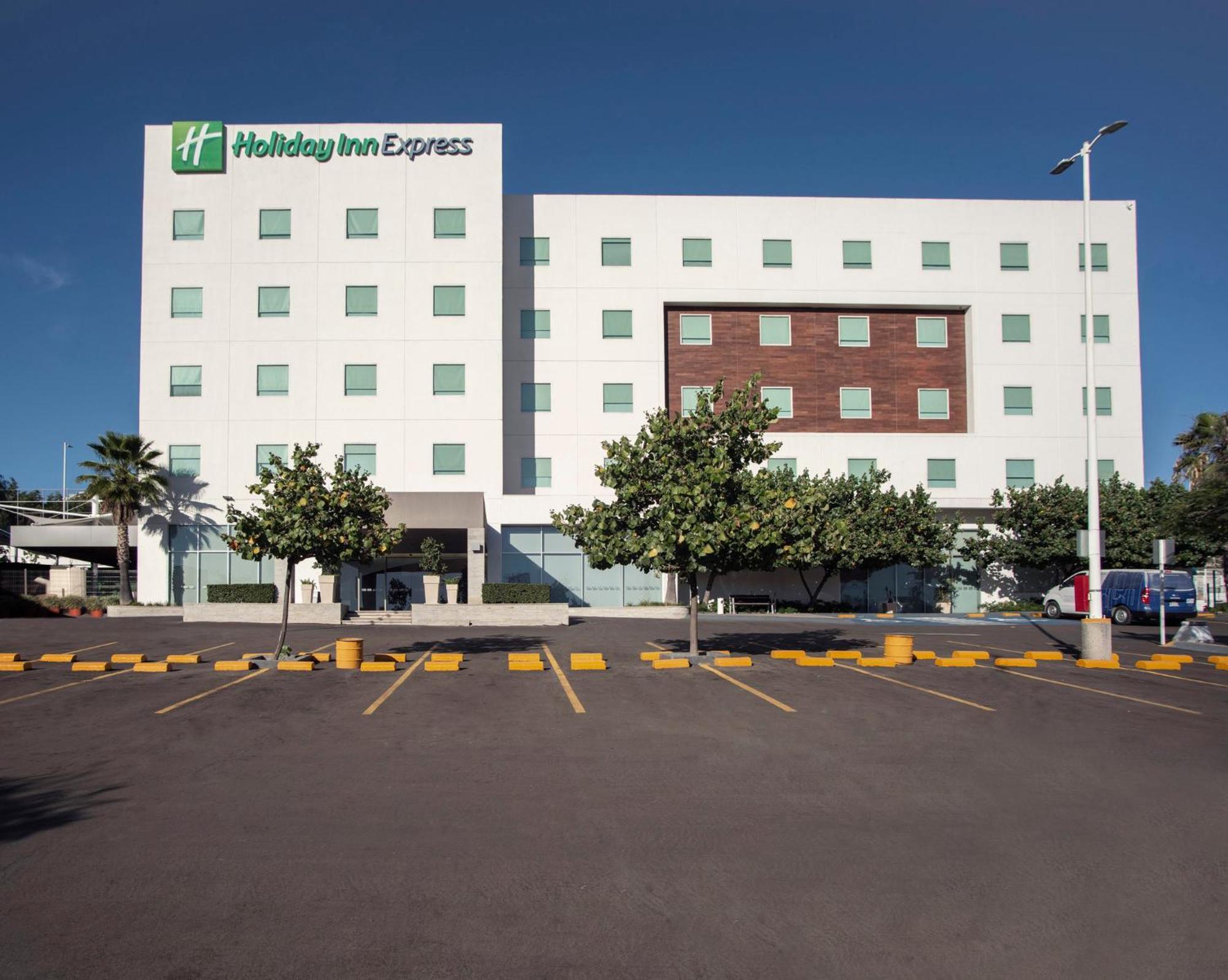 Holiday Inn Express Guadalajara Iteso, An Ihg Hotel Exterior photo